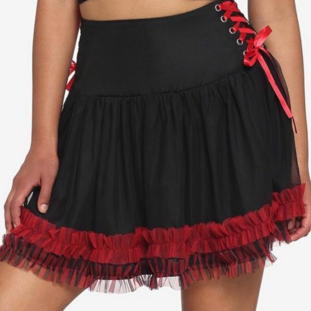 Hot topic black & red side lace up skirt sz XL